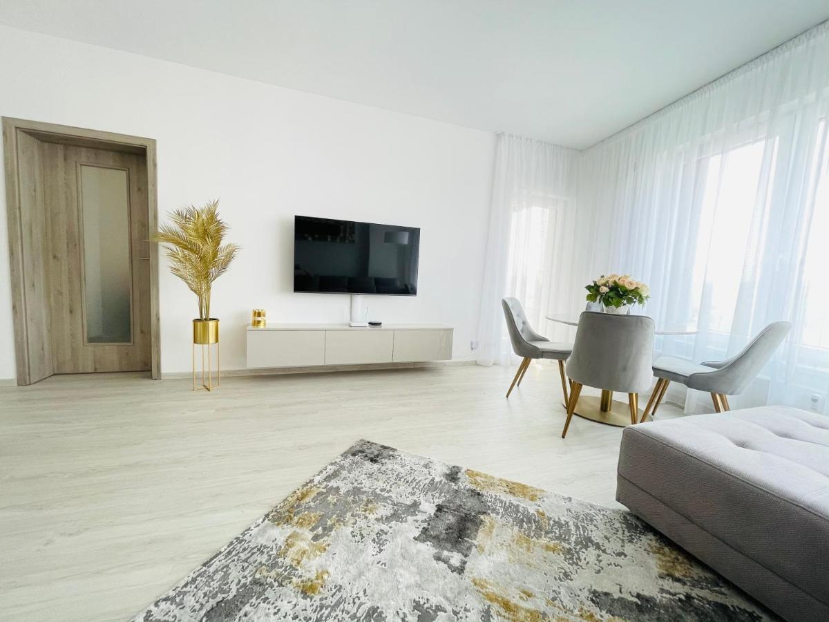 New Luxury City Centre Apartment With Panoramic View, Free Parking Bratislava Exterior photo