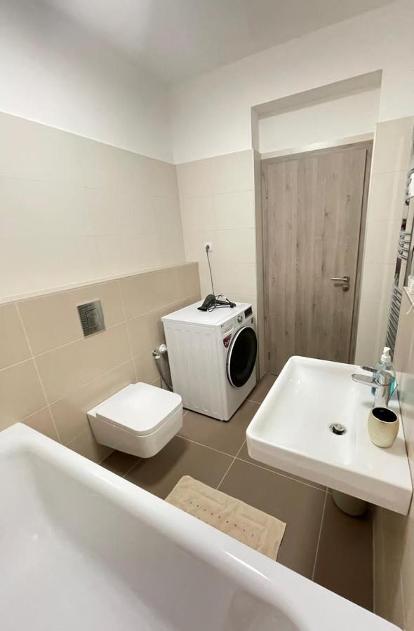 New Luxury City Centre Apartment With Panoramic View, Free Parking Bratislava Exterior photo
