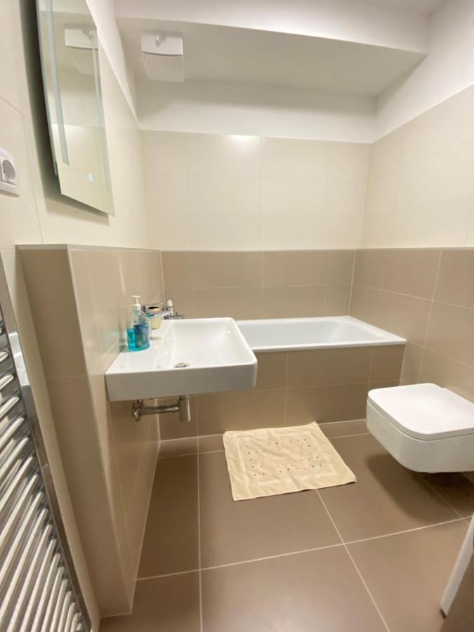 New Luxury City Centre Apartment With Panoramic View, Free Parking Bratislava Exterior photo