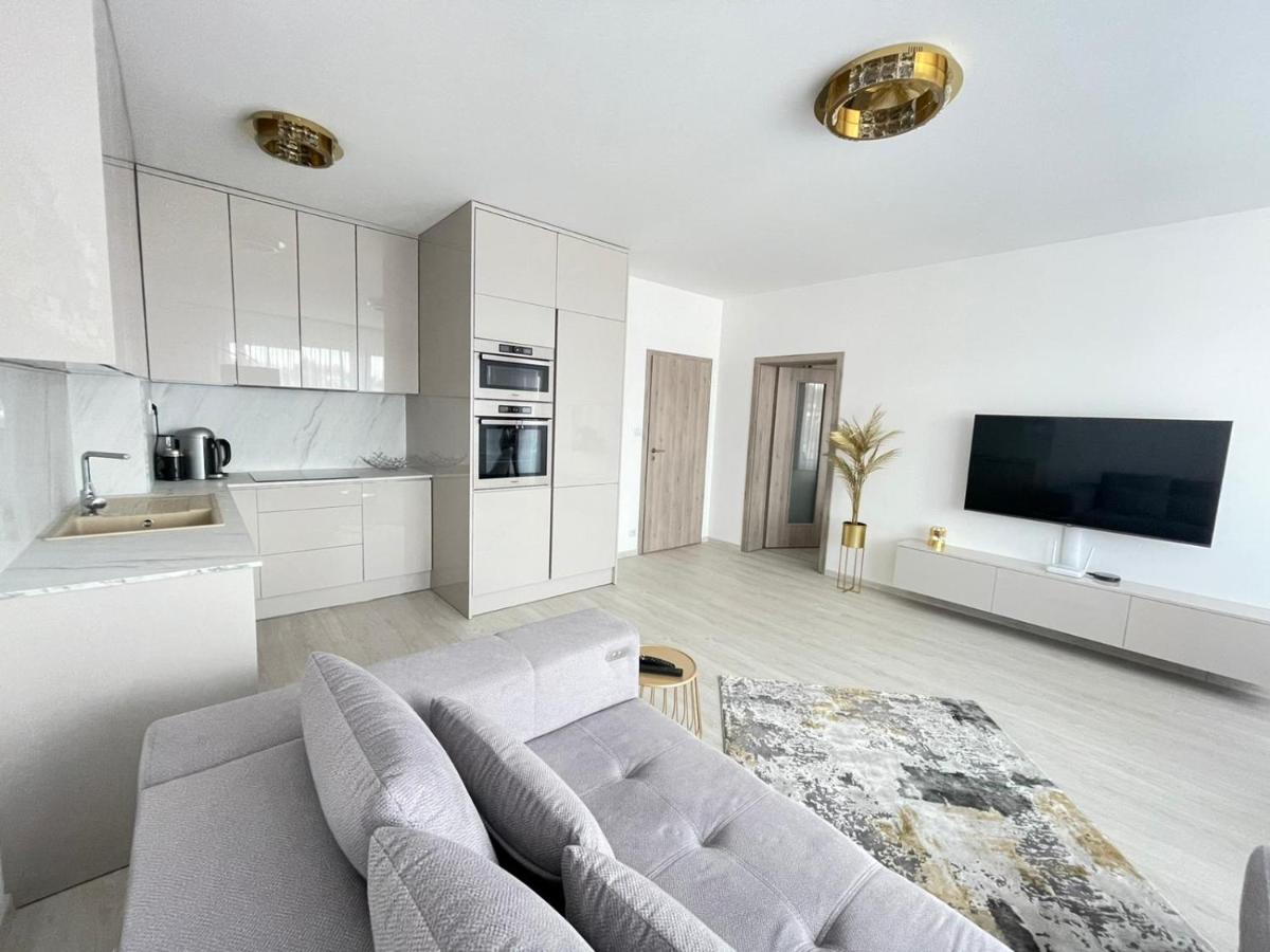 New Luxury City Centre Apartment With Panoramic View, Free Parking Bratislava Exterior photo