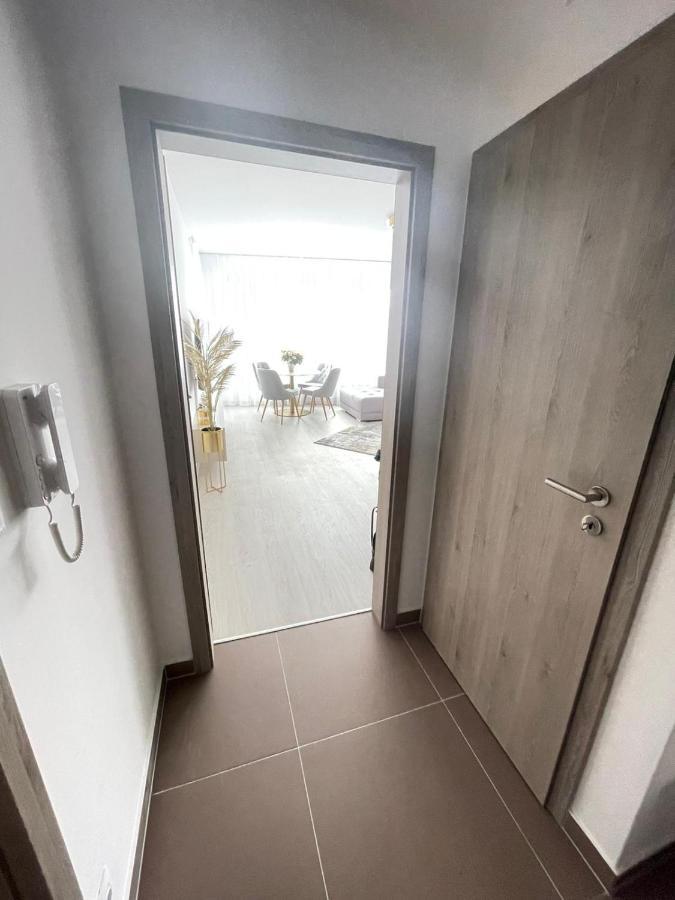 New Luxury City Centre Apartment With Panoramic View, Free Parking Bratislava Exterior photo